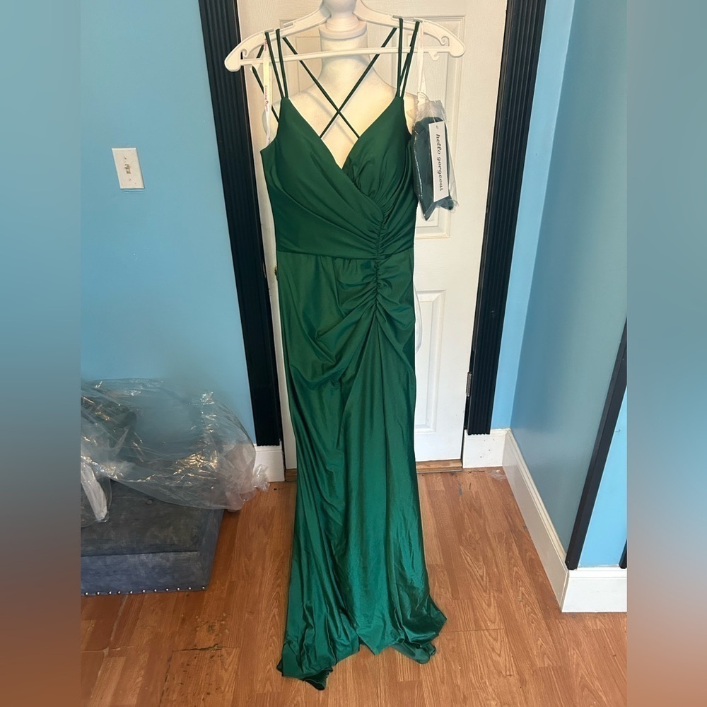 Hello gorgeous forest green dress